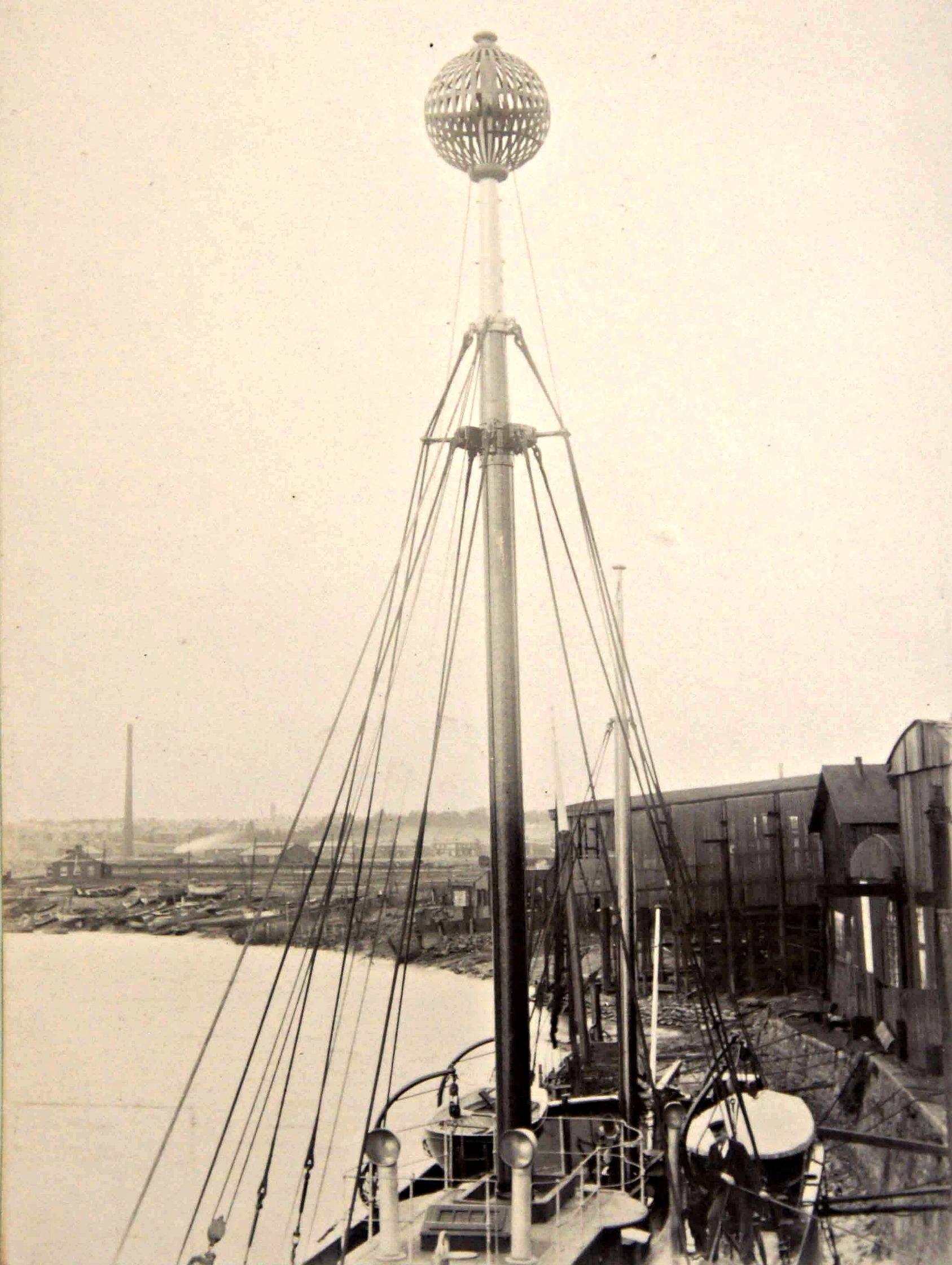 Side view of a lightship believed to be Guillemot or Shearwater